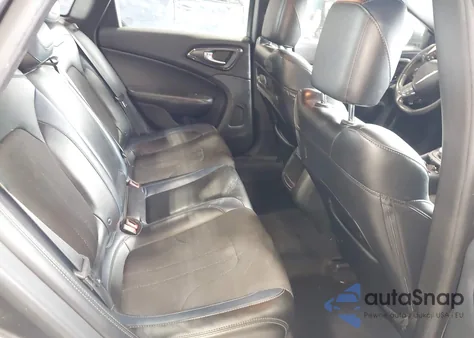 2015 Chrysler 200 S z USA, uszkodzony, nr VIN 1C3CCCBB7FN709478